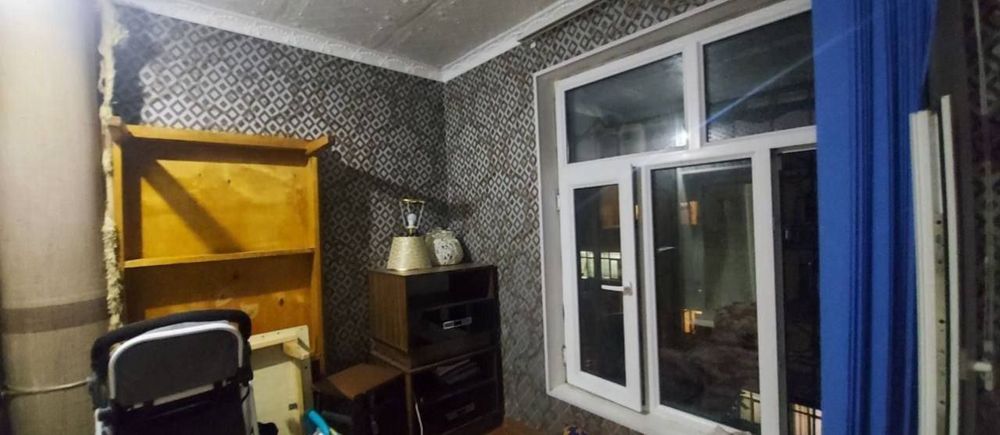 Срочно! Квартира на Кушбеги 1*2/5/5 общ пл 38м ,балкон 2*3