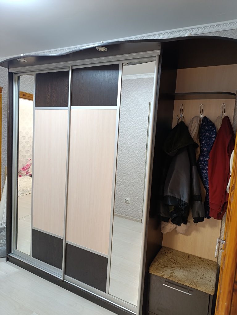 Продам шкаф в прихожую