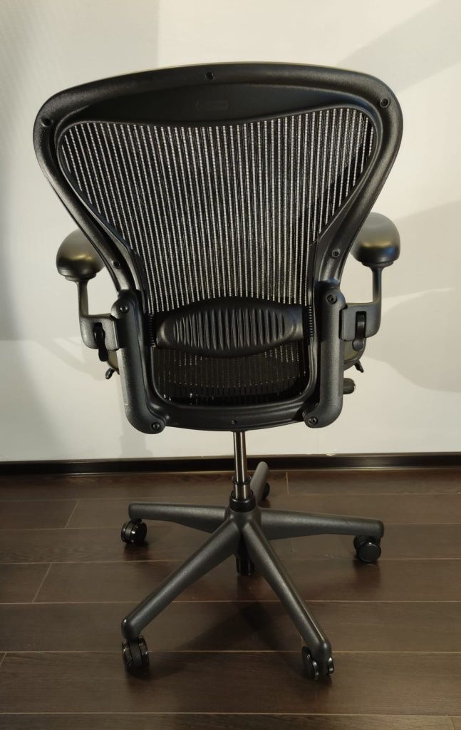 Herman Miller Aeron mărimea B.