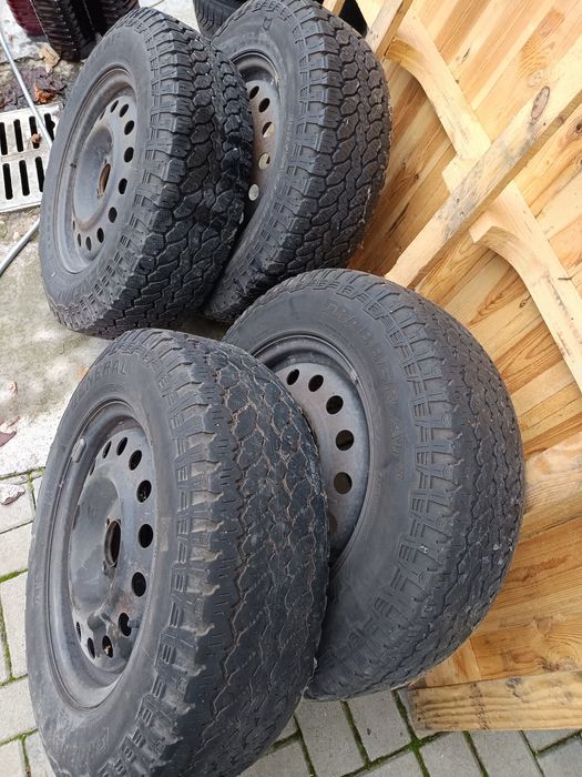 Vând 4 cauciucuri iarna 215/70 R 16 fabricație 2021