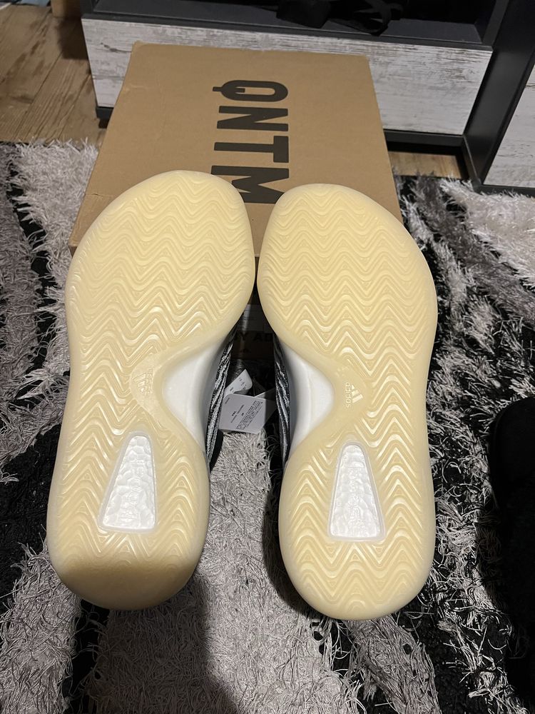 adidas Yeezy Quantum