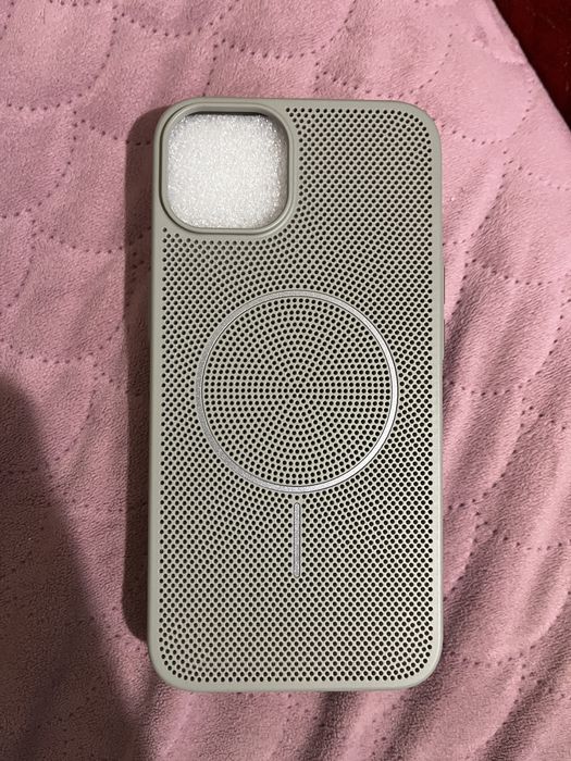 Чехол тонкий с перфорацией айфон 13