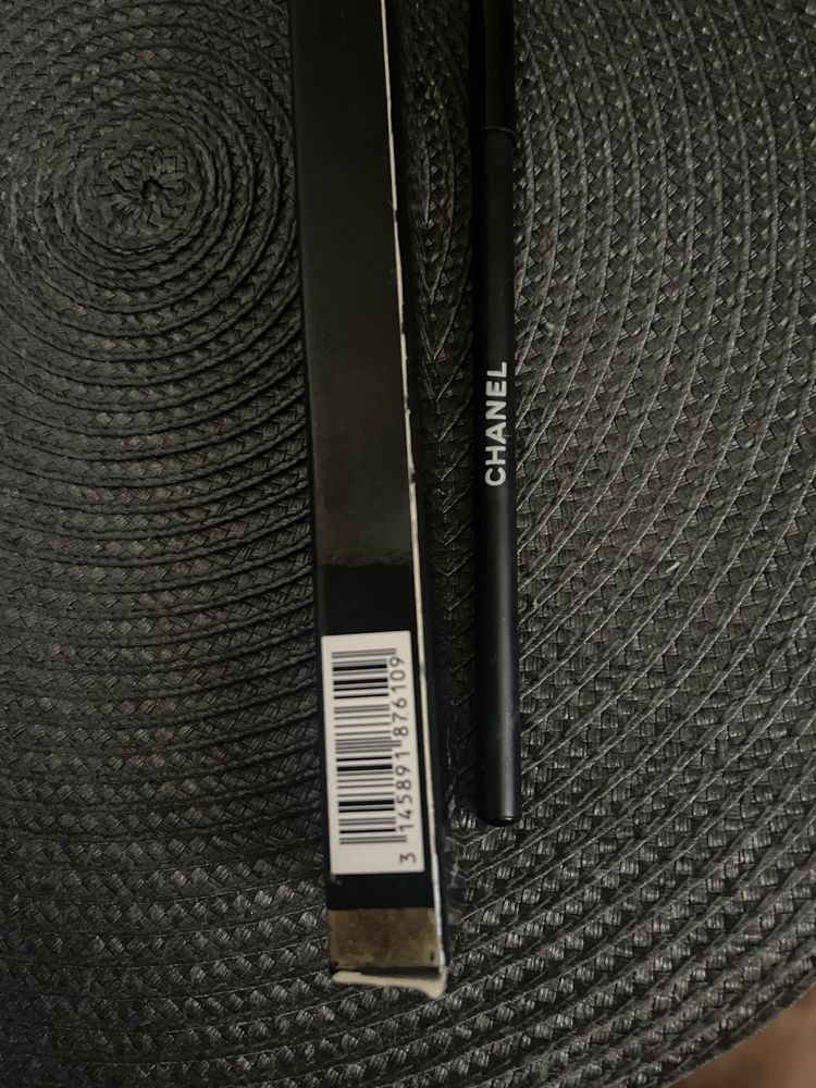 Черен молив Chanel