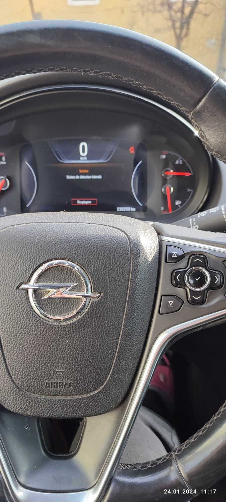 Proprietar vind Opel insignia 2.0 an 2014.