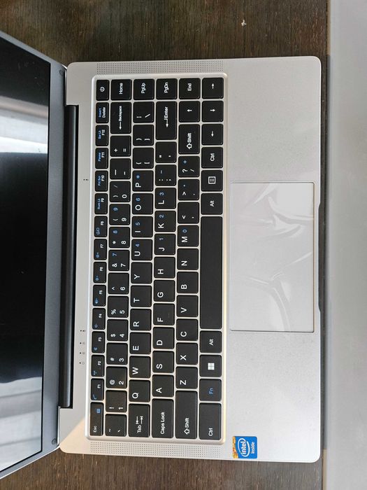 Лаптоп i7, 12GB RAM, 1TB SDD, Windows 11