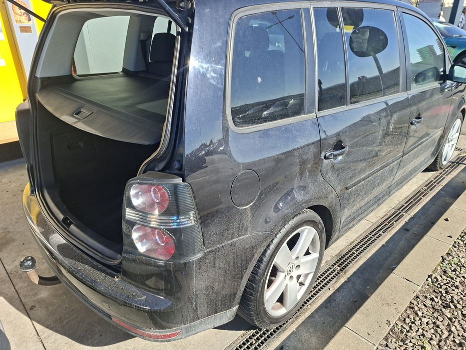 Vw touran facelift 1.9 tdi 105cp Germania 6+1 viteze jante 17 .