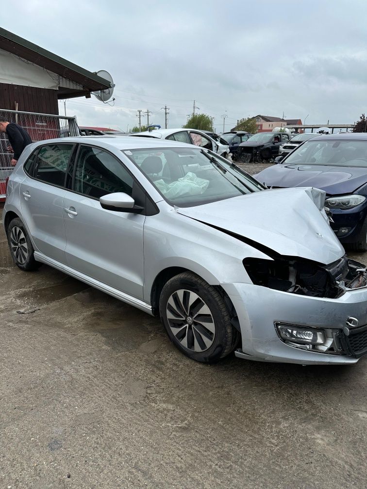 Dezmembram vw polo 6R, moto 1.2 tdi, an 2012