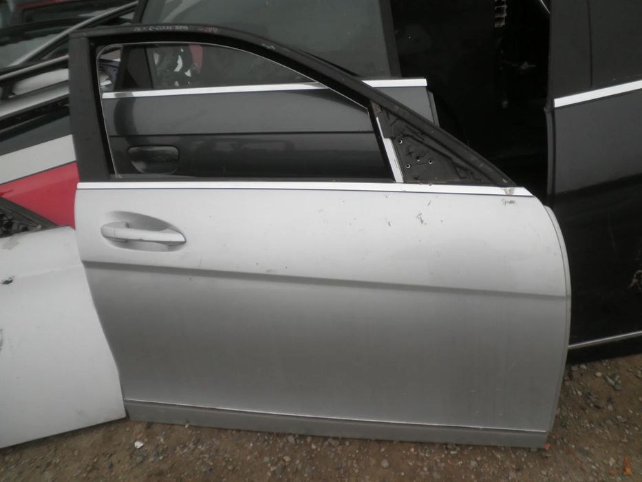 Usa / Portiera stanga / Dreapta Fata Mercedes C Class W204