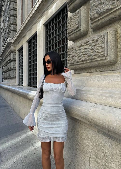 Сребриста блестяща рокля