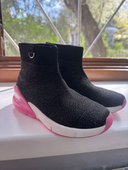 Продам кроссовки