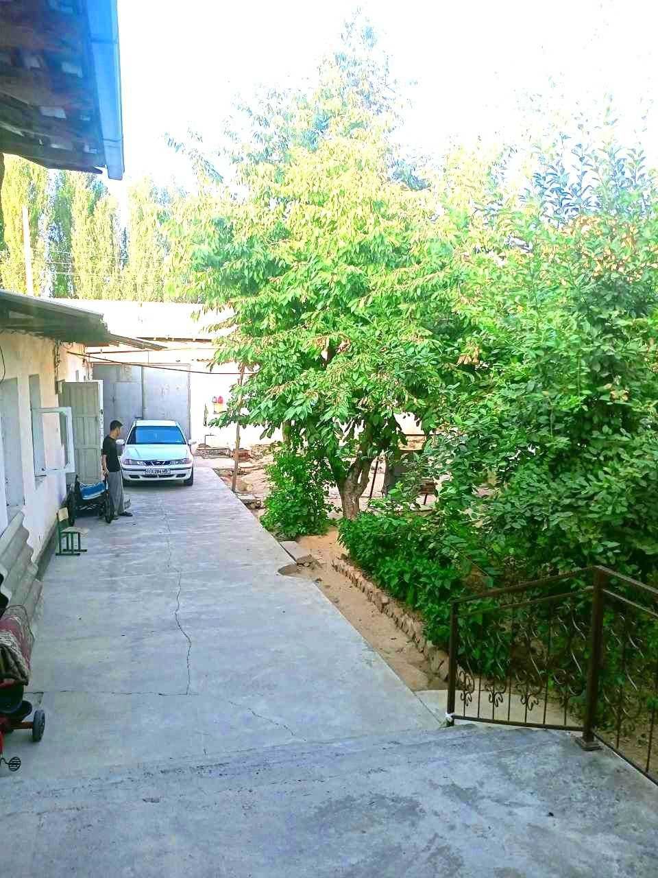 КАТТА Ховли сотилади  6 сотик 5хона  ГЭС Кодирья Кибрай рн ТТЗдан 7 км