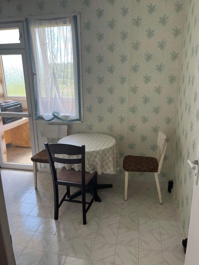 Дава се под наем Двустаен апартамент в Харманли - 43 кв.м за 153 € - Снимка #2