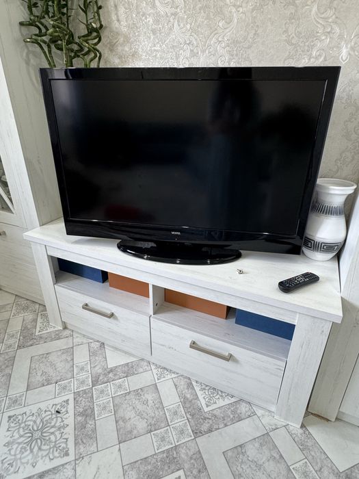 Продам горку белую красивую