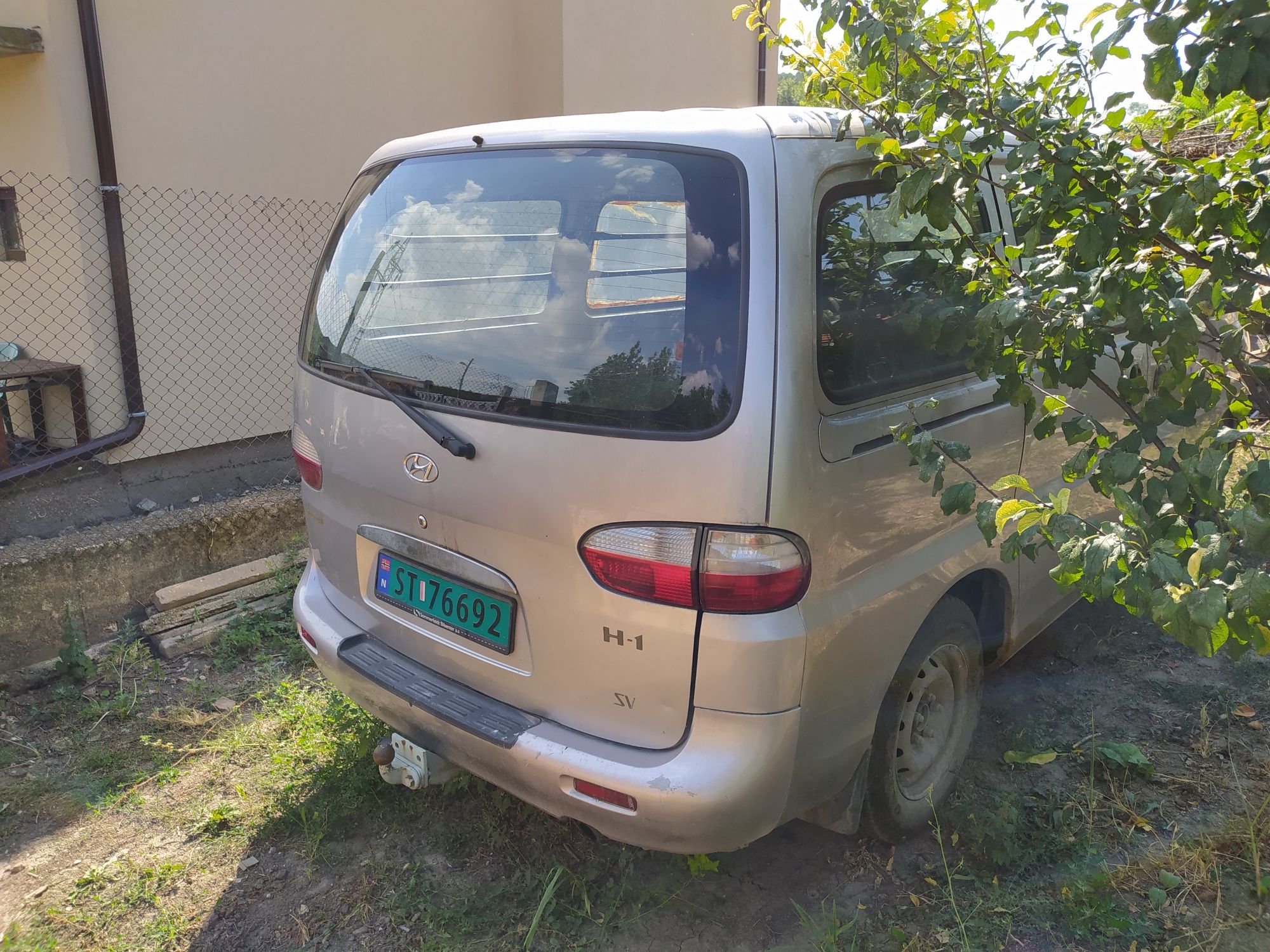 Hundai H1  и Bmw 320 на части