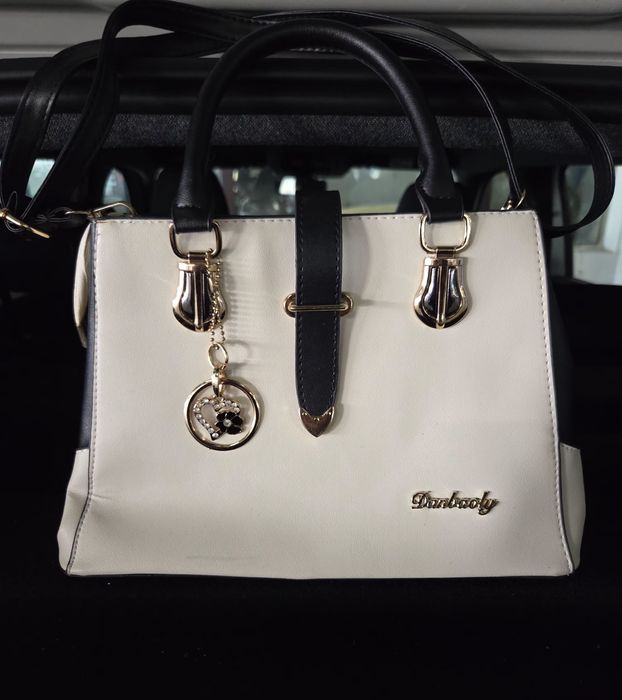 Бутикови дамски чанти