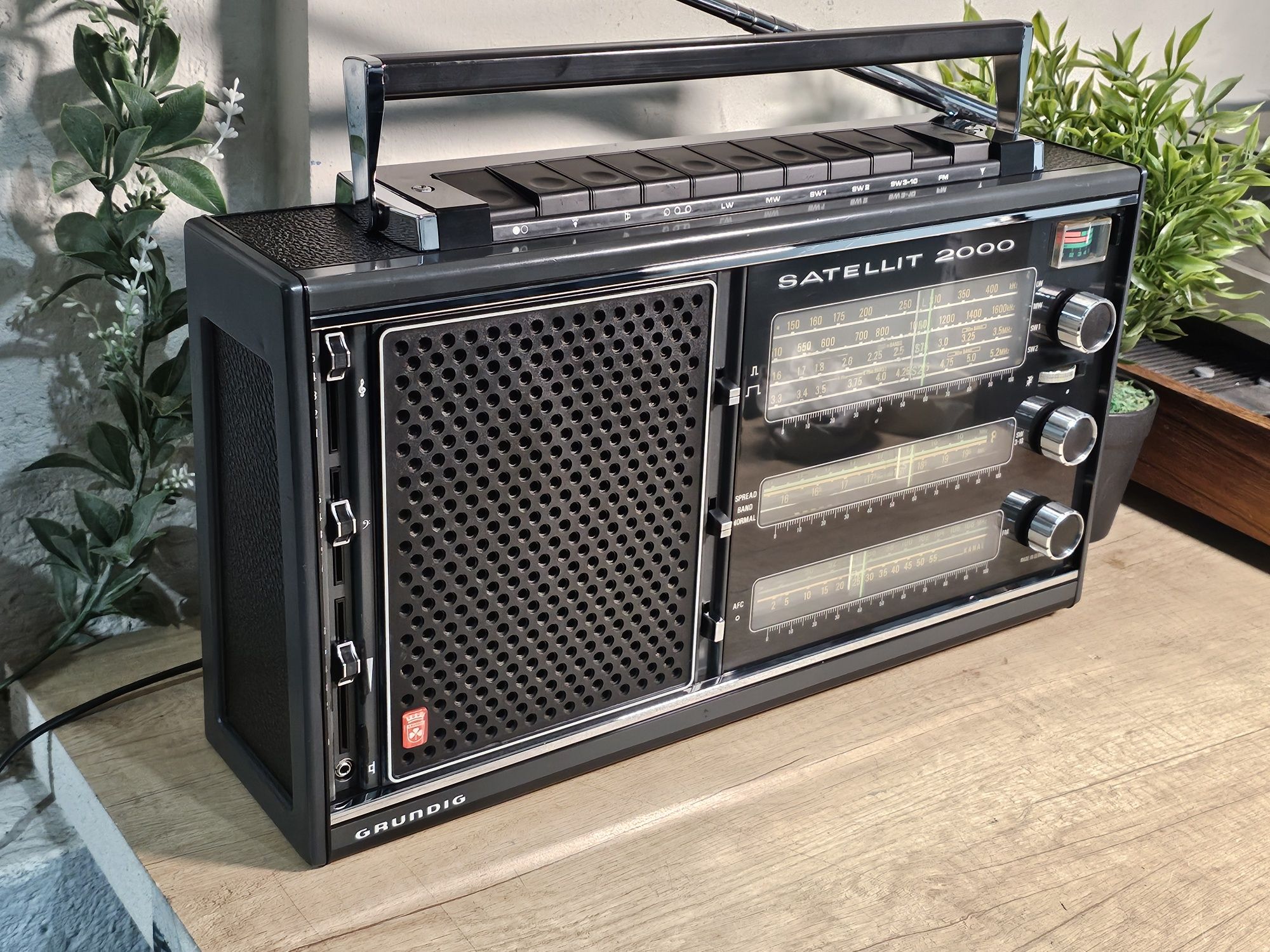 Radio GRUNDIG SATELLIT 2000 vintage, de colectie..