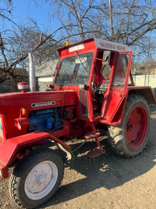 Vand tractor in stare foarte buna de functionare