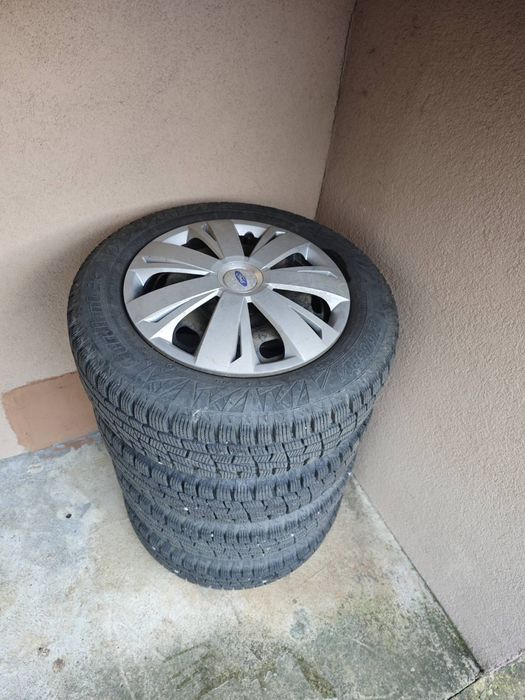 Продавам 4 броя зимни гуми с железни джанти с размер 175/65/14