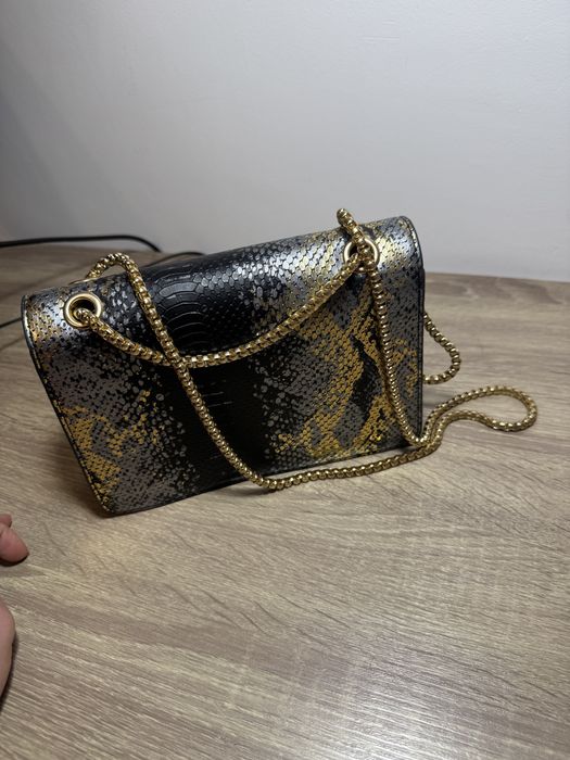 Geanta aurie cu cap de sarpe
