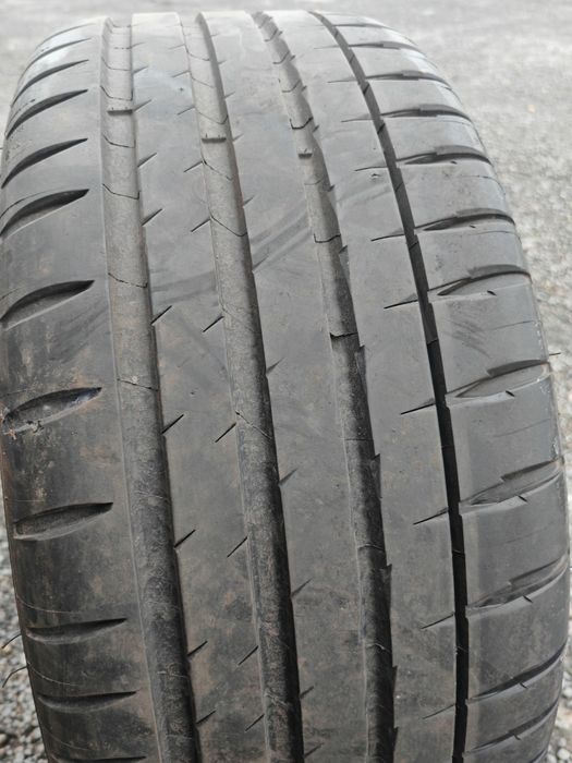 Гуми 4бр. 225/40/18 , 265/35/20 , 305/30/20