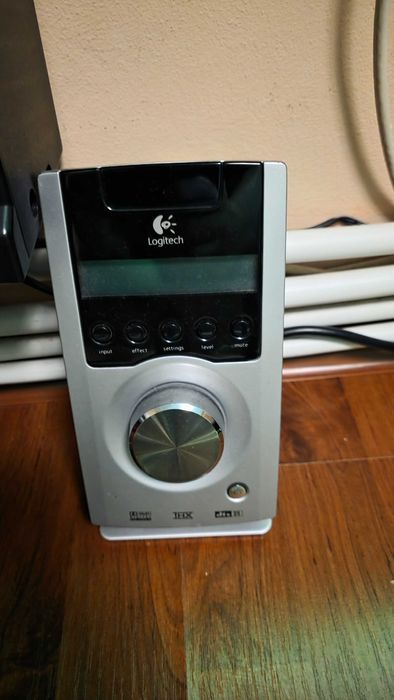 Logitech Z5500 sistem 5.1