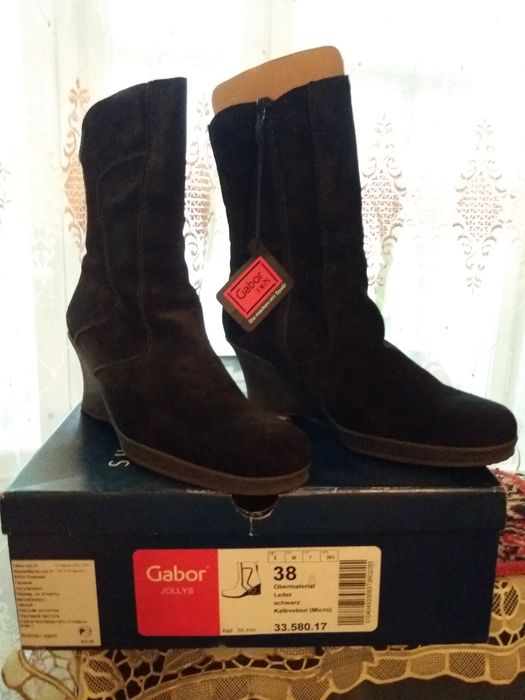 Полусапожки замшевые. Черные.  Новые.