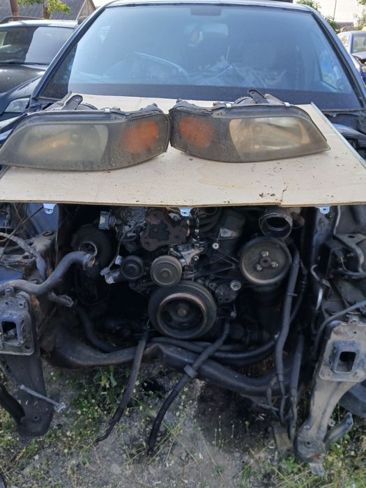 Vând faruri Mitsubishi space star