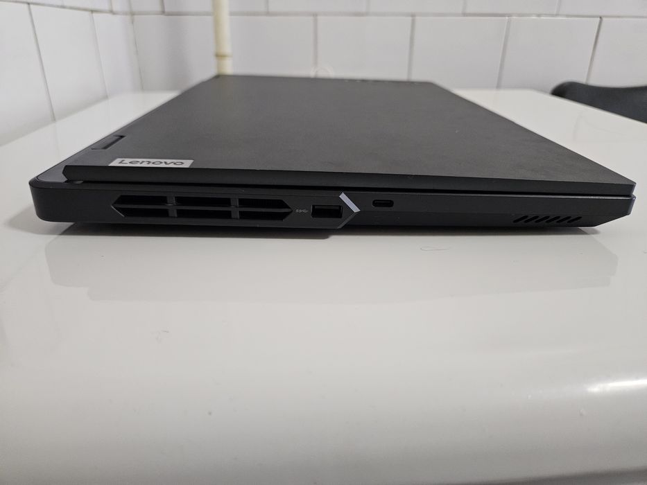 Vând Laptop Lenovo Legion Pro 5 16ARX8