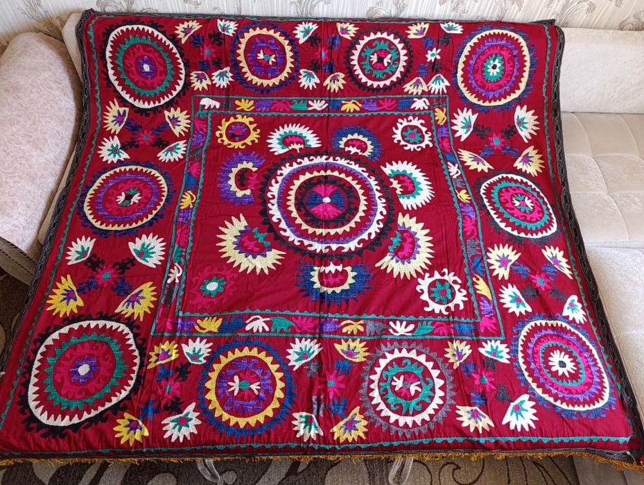 Продам старинное сюзане.