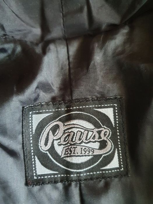 Стилно Яке Pause