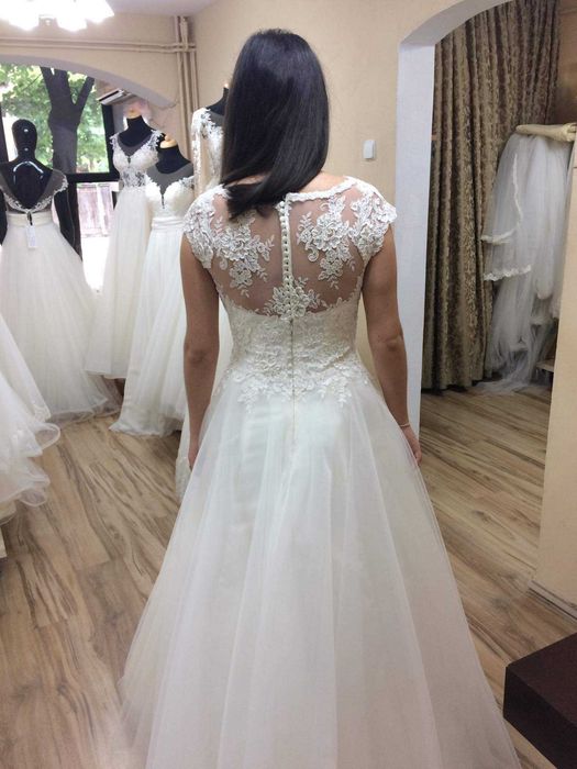 Vand rochie de mireasa Imolacy. Este de culoare ivory, marimea M.