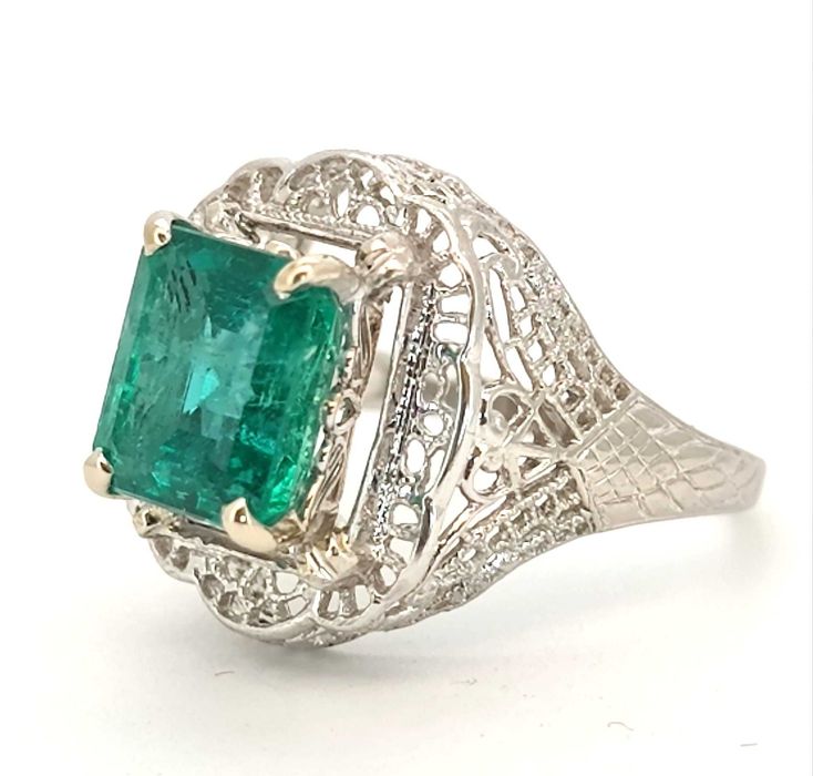 Inel platina cu Smarald Columbian 3,7ct evaluat la $39,925