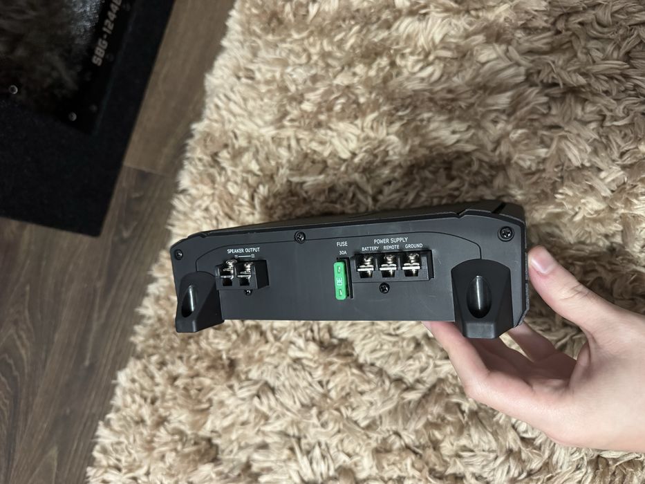 Subwoofer Alpine 800W+plus statie 250RMS