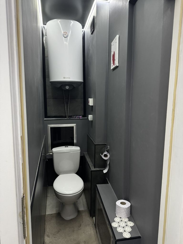Продава се Четиристаен апартамент в Плевен, Сторгозия - 100 кв.м за 1550 €/кв.м - Снимка #11