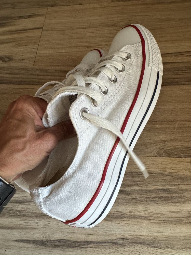 Оригинални бели кецове кецове Converse ! 37 н