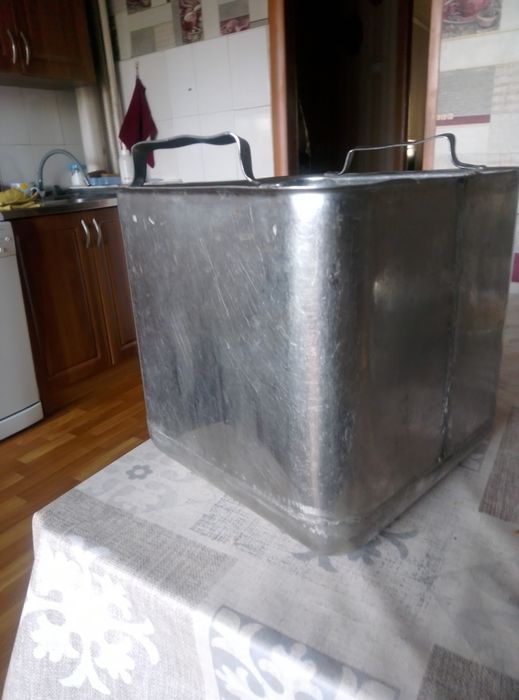 Казан 6.5 литр. и нержавейка емкость 10 лит.р.