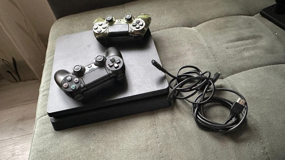 Ps4 slim 1tb primul proprietar