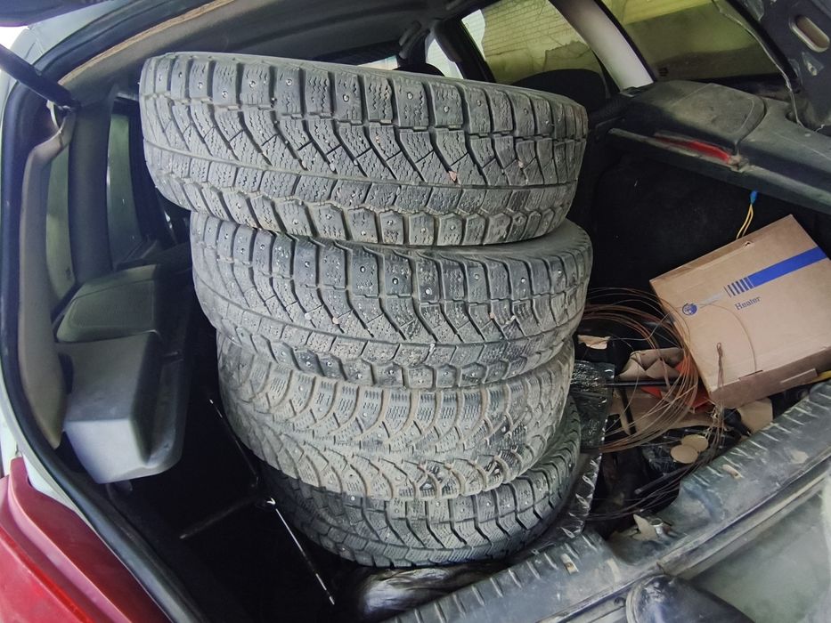 Зимние шины  продам