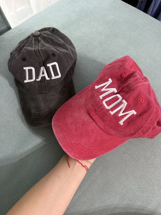 Шапки с козирка mom&dad