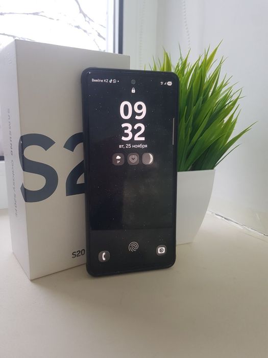 Samsung S20 FE в хорошем состоянии