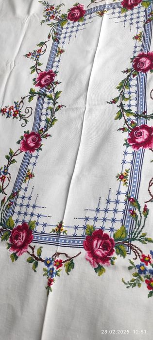 Винтажная скатерть с вышивкой ручной работы