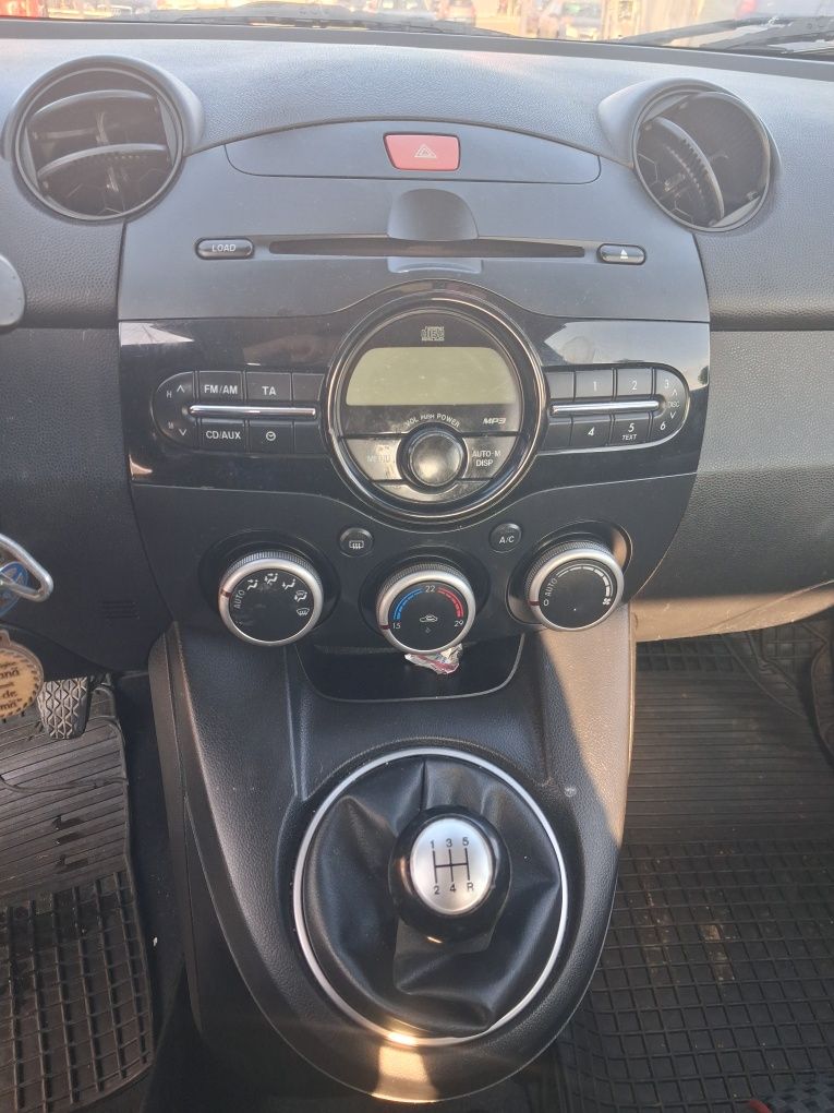 Mazda 2 anulu fabricație 2011