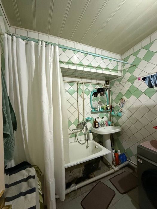 Продается квартира на Юнус Абаде 4 квартал 4/4/4 кирпич