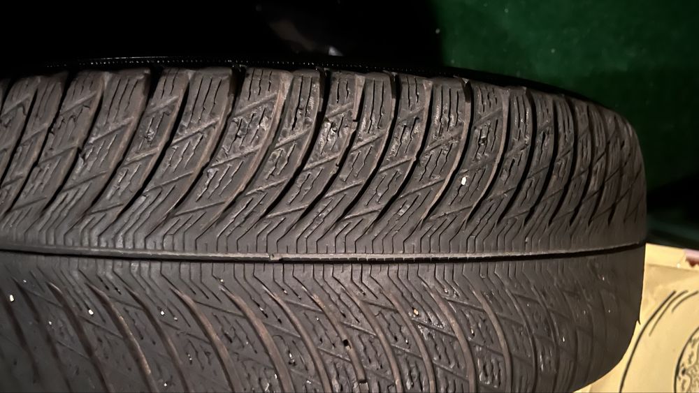 Зимни гуми 4 бр. Michelin 235/60  R17 с цена за комплекта 100 лв