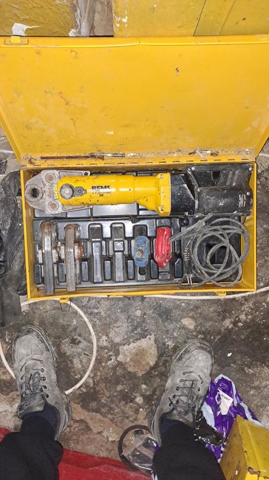 Хидравлична радиална преса за тръби