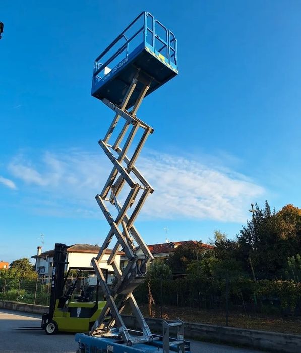 Nacela macara electrică tip foarfecă Genie GS-2646