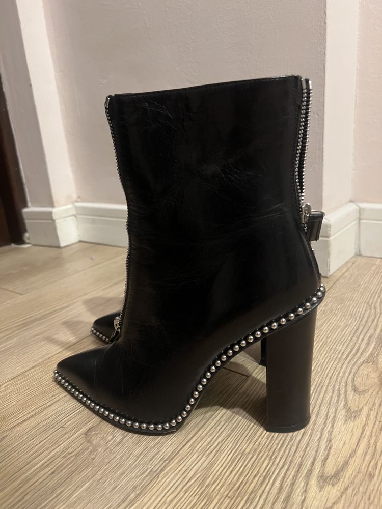 Vand botine elegante din piele