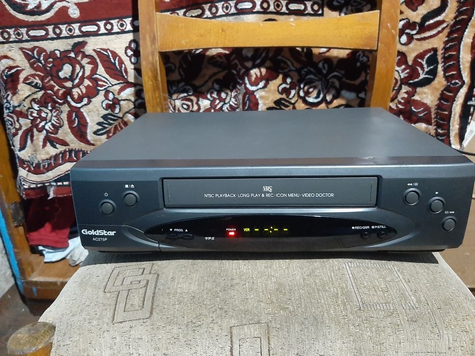 Vând videorecorder goldstar în stare bună