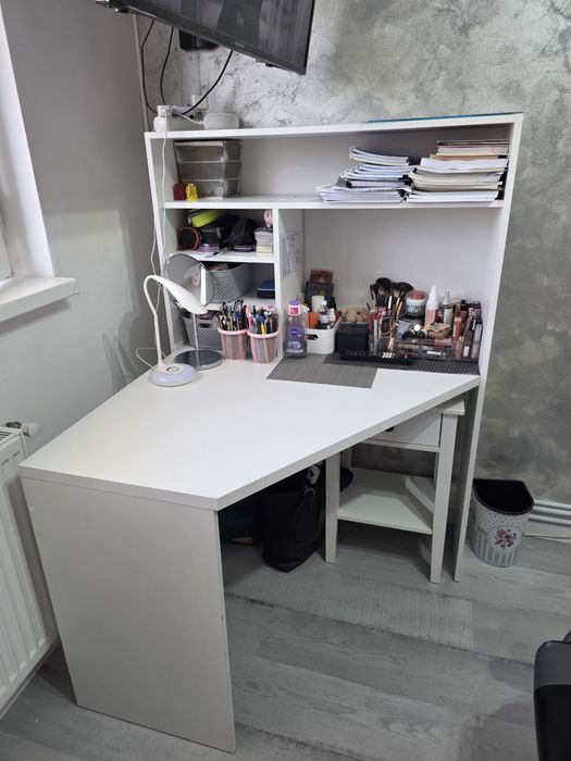 Birou pe colt cu polite