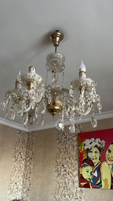 Продам классическую хрустальную люстру (стеклянные рожки, тяжёлые подв